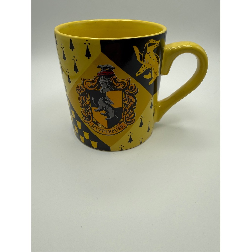 Silver Buffalo Harry Potter Mug Unisex 14oz Yellow Hufflepuff Crest Ceramic